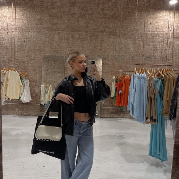 Meet your Posher, Sarah - Picture 3 of 3